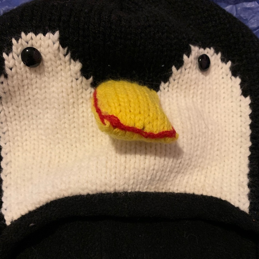 Knitted penguin hat 🐧 - Picture 3 of 5